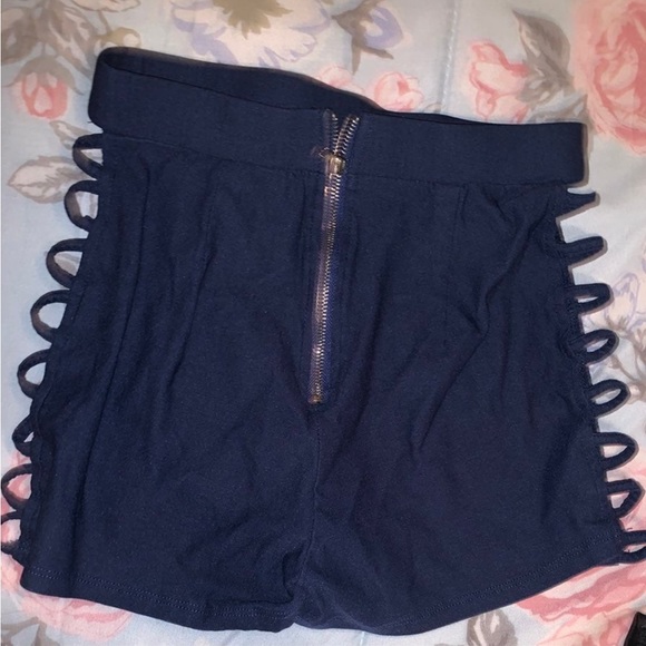 Better be side cut out shorts- size Small- **NEVER WORN** - Picture 6 of 7